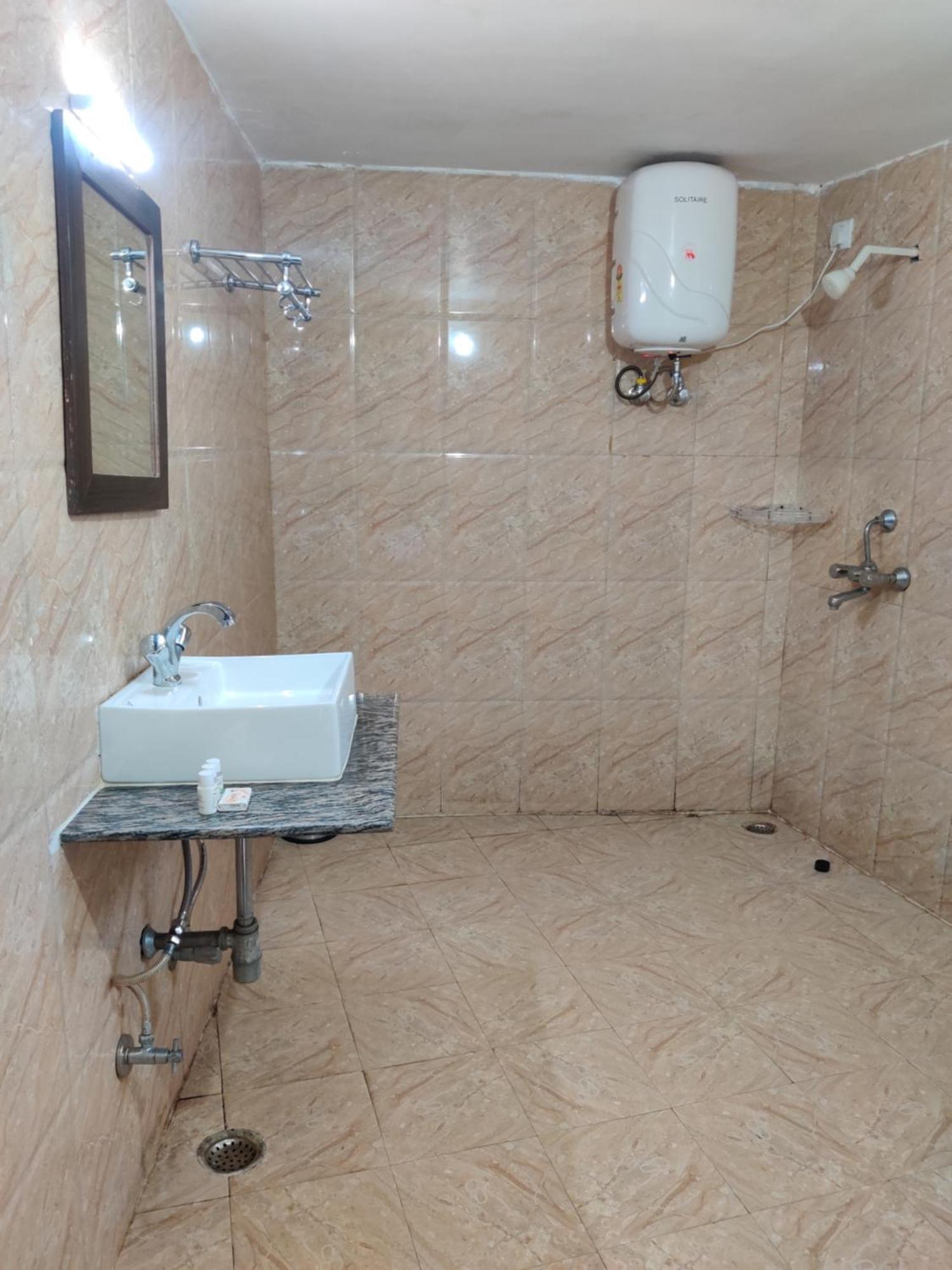 Отель Kunwar Residency Ришикеш Номер фото